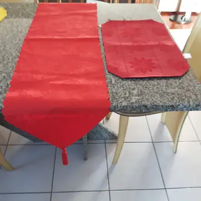 2NAPPESNEUVES 56"x13"$10.00CHAQ+1 NAPPERON8"x12"$5.00 $25.00TOUT, View more