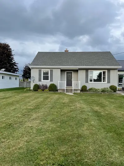 1040 Highway 9, Mildmay, Ontario Newly renovated, 1200 square foot main floor home 3 bedroom, 1 bath...