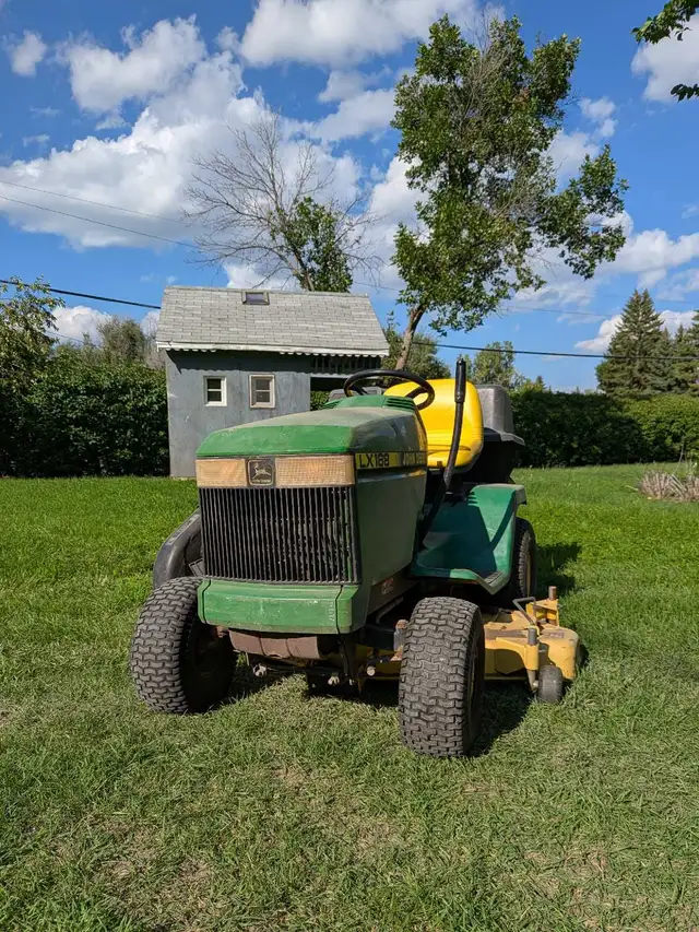 John Deere LX188 Tractor in Lawnmowers & Leaf Blowers in Swift Current - Image 2