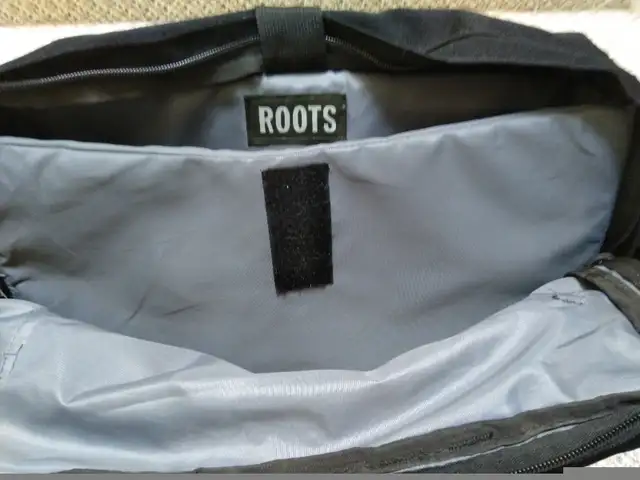 Laptop bag /briefcase, Roots Canada in Laptop Accessories in Oakville / Halton Region - Image 11