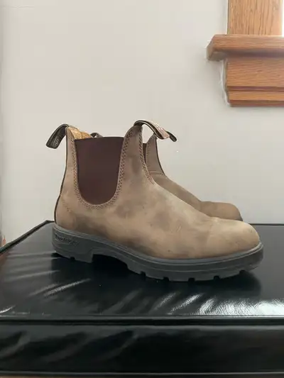 Gently used women’s Blundstone boots Australian size 3 - fits size 6 Pick up in Wolseley