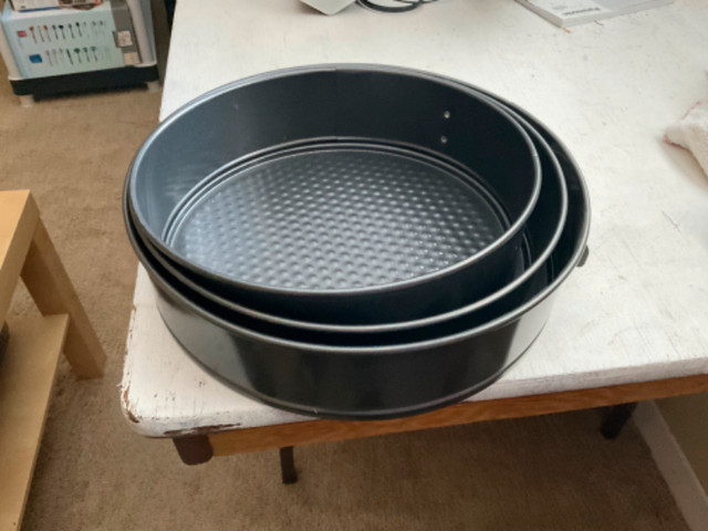 3 TEIR CAKE PANS FOR SALE in Kitchen & Dining Wares in Mississauga / Peel Region