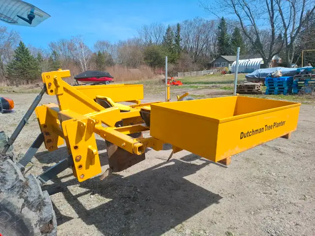 Tree Planter. Dutchman Tree Planter. in Plants, Fertilizer & Soil in Hamilton - Image 4