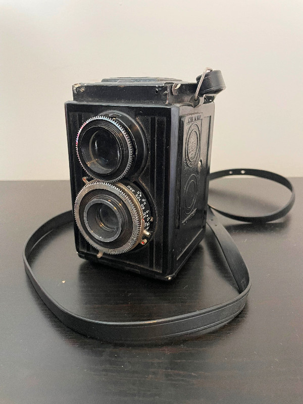 Retro Camera in Cameras & Camcorders in City of Toronto
