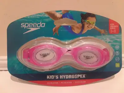 Brand new Speedo unisex-teen Hydrospex Swim Goggles Pink Ages 3 – 8. The Speedo goggles came in a se...