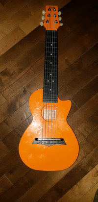 Guitar korala, guitare orange korala, petite guitare