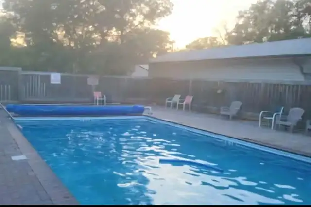 3 bdrm condo with pool in Charleswood- Available Dec. 1 Image# 1