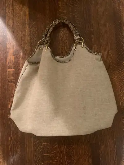 Estée Lauder beige tote bag with snake skin trim handle. Roomy carry-on. Perfect for everyday use!