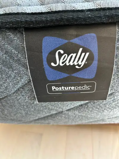 Matelas Sealy double, View more