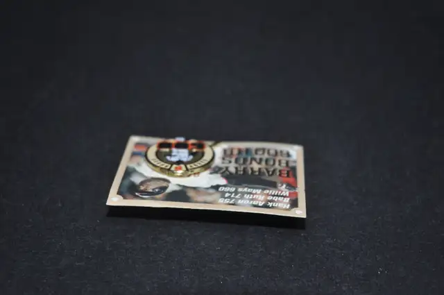 BARRY BONDS COMMEMORATIVE 600 HR PIN With ORIGINAL PACKAGING in Arts & Collectibles in Victoriaville - Image 3