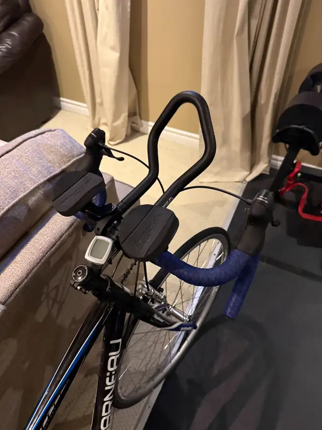 Louis Garneau Axis Road Bike + CycleOps Trainer – Size 56 in Road in London - Image 3