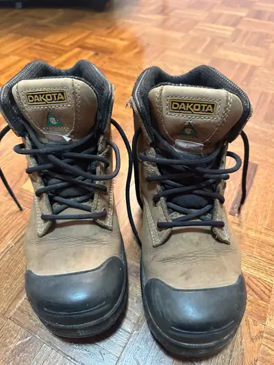 Women’s Dakota Tarantula Anti-Slip Steel Toes Work Boots Size 9 with Green Triangle