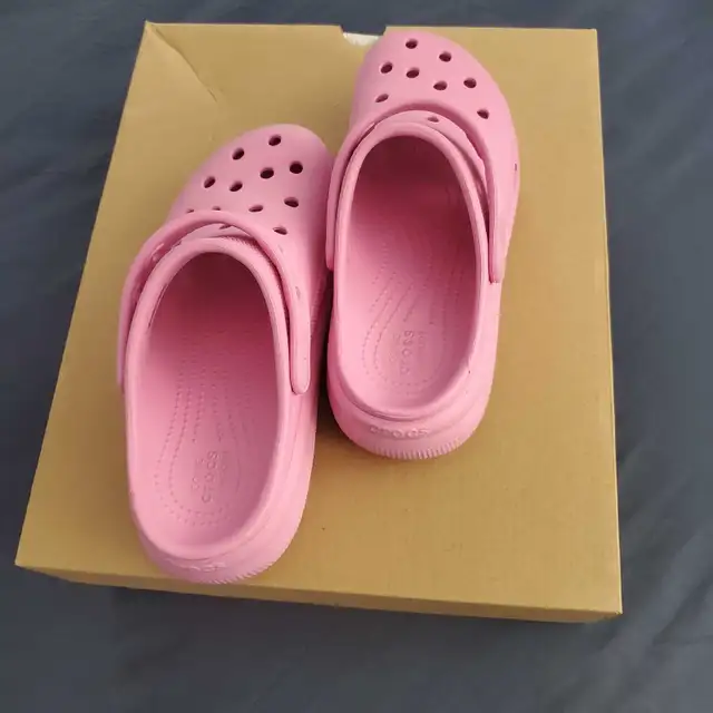 Crocs Slip-on in Kids & Youth in Longueuil / South Shore - Image 5