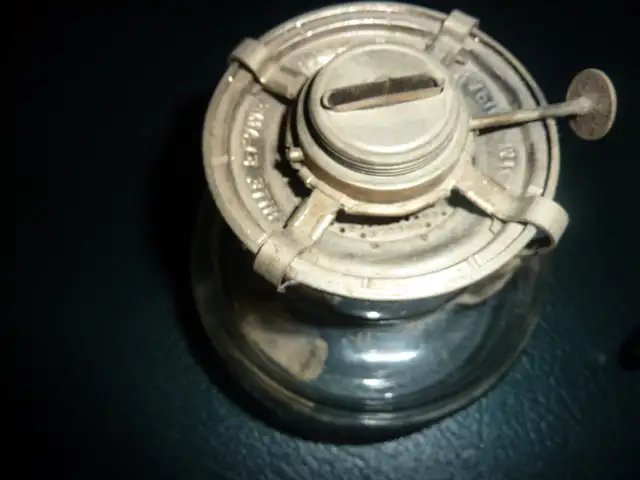 Antique Oil Lamp in Fishing, Camping & Outdoors in City of Toronto - Image 3