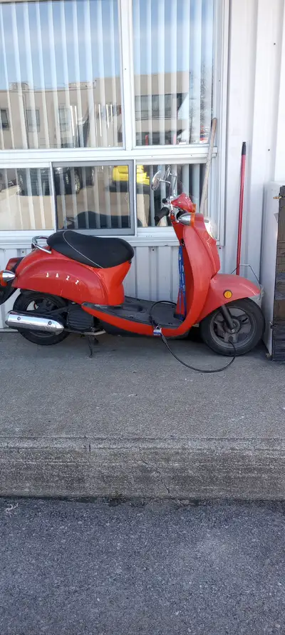 Casque et housse inclus. Licencer et assurer par proprio. 4 Temps Modèle CHF50