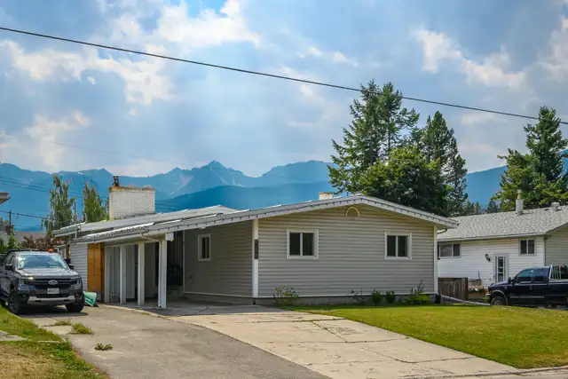 Renovated 4 Bed Home in Golden, BC | Mountain Living