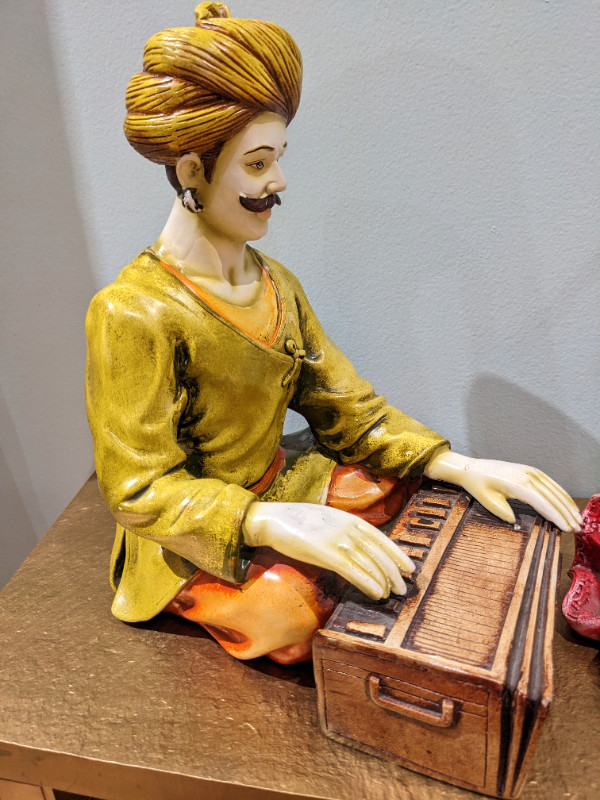 Polyresin Pair Of Traditional Indian Musician Figurine in Arts & Collectibles in City of Toronto - Image 2