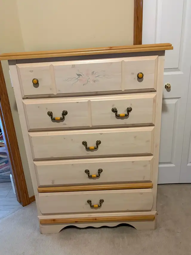 Bedroom 5 piece set incl Mirror & Box Spring if wanted. in Dressers & Wardrobes in Calgary - Image 4