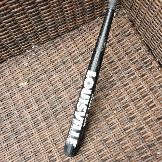 33" Louisville Slugger Official Softball Bat in Baseball & Softball in Barrie - Image 3