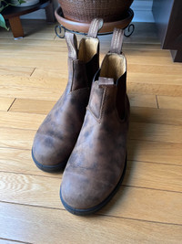 BLUNDSTONE BOOTS
