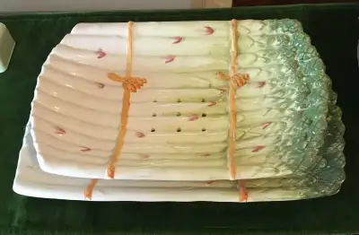 Beautiful 2 pcs Christmas Seasonal Asparagus Serving Dish w/Tray, View more