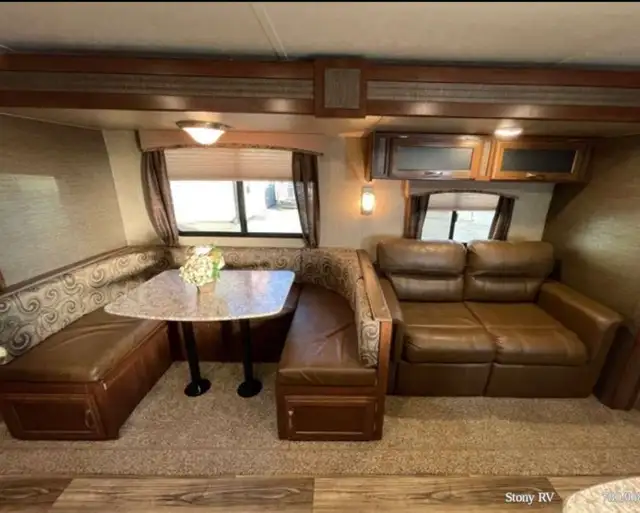 2017 Keystone Passport 2810BH Ultra Lite Bunkhouse – Sleeps 10 in Travel Trailers & Campers in Penticton - Image 4