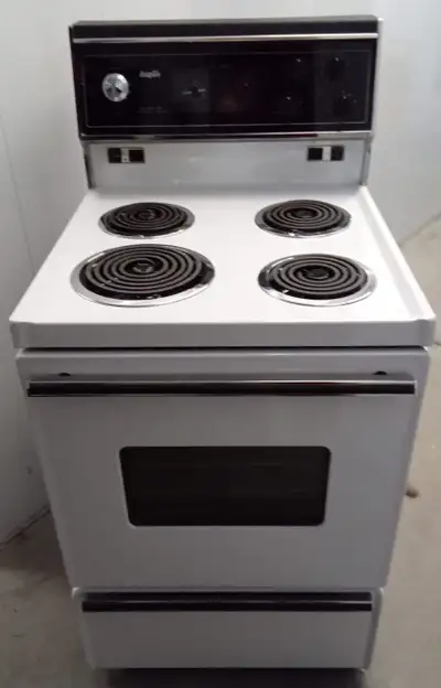 WHITE 24" INGLIS RANGE * NO DIGITAL CONTROLS *, View more