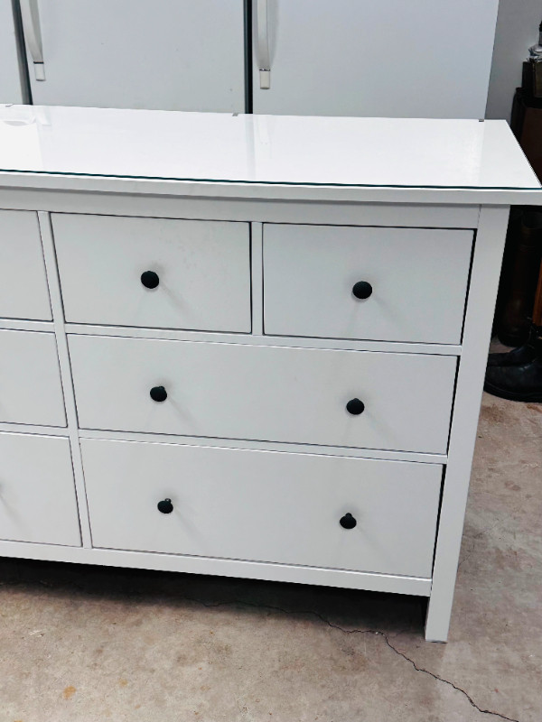 Dresser, 8 Drawer, Glass Top, 5 leg ~ 63wx38hx20d in Dressers & Wardrobes in Bedford - Image 2