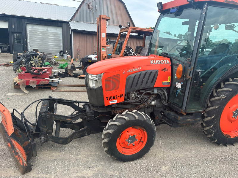 Kubota 4x4 hydrostatic tractor Farming Equipment Norfolk County