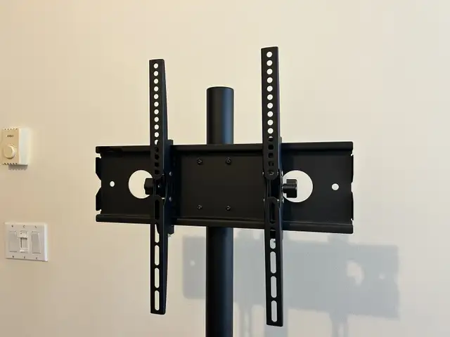 Mobile TV Cart for 13" to 60" Screens by VIVO in TV Tables & Entertainment Units in Vancouver - Image 5