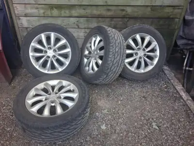 4 Mags avec Pneus d'été Good Year 235/55ZR17 usage 6/32 Mag d'origine Hyundaï Azera 2008 Center Bore...