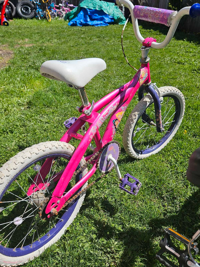 18 INCH BIKE IN EXCELLENT CONDITION READY TO GO SELLING FOR $45  in Road in Markham / York Region