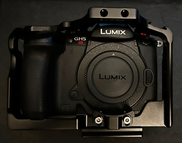 Panasonic Lumix GH5s Mirrorless 4K Camera dans Appareils photo et caméras  à Ville de Montréal - Image 3