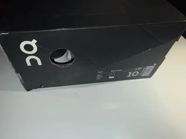 New On Cloud Women’s Size 10 Black White Athletic Running Shoes in Men's Shoes in Kitchener / Waterloo - Image 3