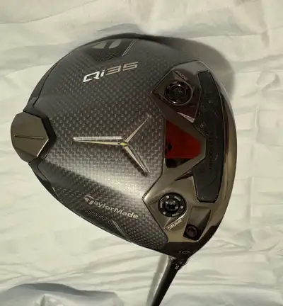 Taylormade Qi35 Driver Right hand 10.5 degree loft Ventus blue shaft 5-R flex Brand new Mint conditi...