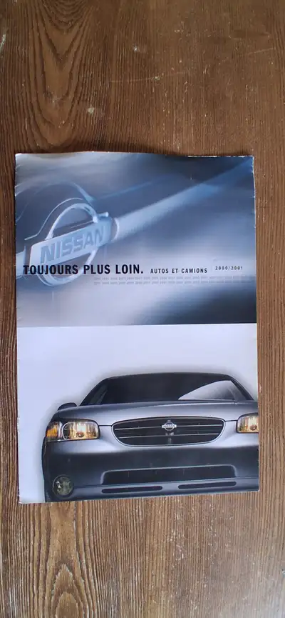 8 Brochures Autos Nissan - Maxima - Sentra - Gamme - Etc $5 chaque À Voir sur place À voir surplace...