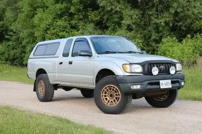 2002 Toyota Tacoma xtracab 2.7L 4x4 5spd manual - 432,XXX km This has been my daily driver for the p...