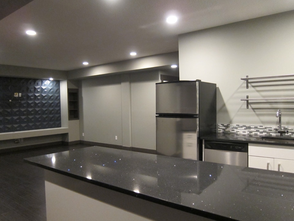 AIR-CONDITIONED QUIET WALKOUT TO CANAL (BAYSIDE - AIRDRIE) 3