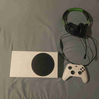 Xbox Series S (hardware included + headset)