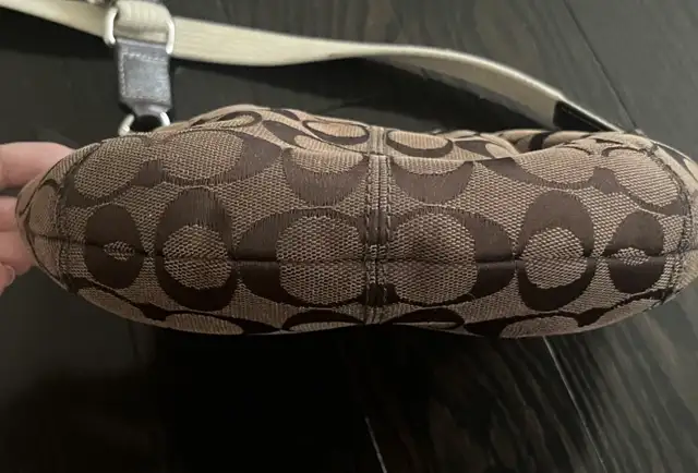 Coach vintage signature monogram crossbody bag, brown in Women's - Bags & Wallets in Mississauga / Peel Region - Image 5