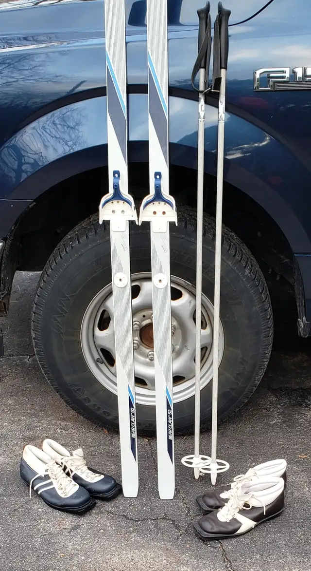 180cm 3 pin Cross Country Ski Boots Poles180cm SkisSize 8 9 10 o in Health & Special Needs in Barrie - Image 3
