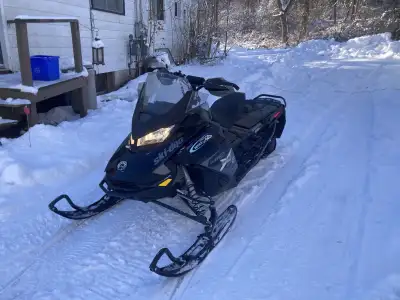 2018 MXZ TNT brand new 8” carbides,new battery updated clutch very responsive throttle,studded track...