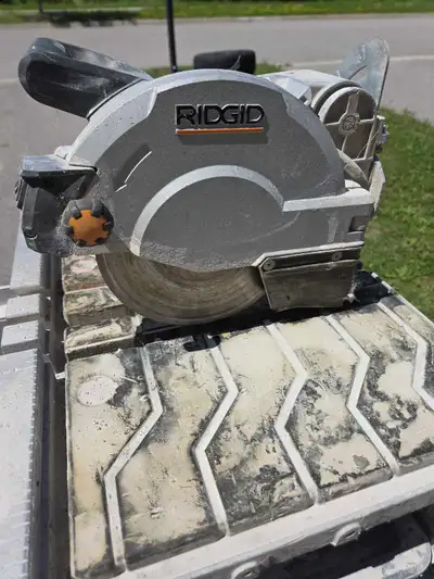 Ridgid Wet Tile Saw with Gravity Stand, View more