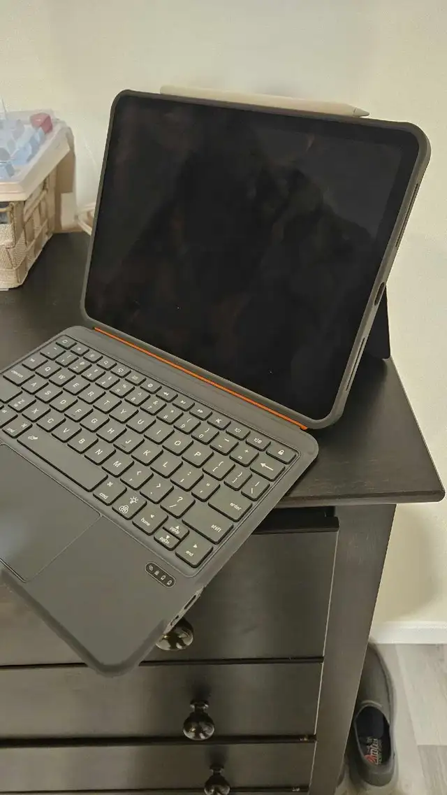 IPad Air 4 + Apple Pencil + Keyboard case