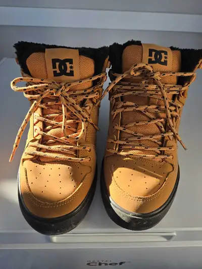 Size 8 DC Boots, View more