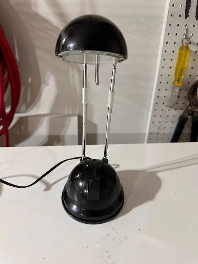 Small Adjustable Reading Lamp in Indoor Lighting & Fans in Kitchener / Waterloo - Image 2