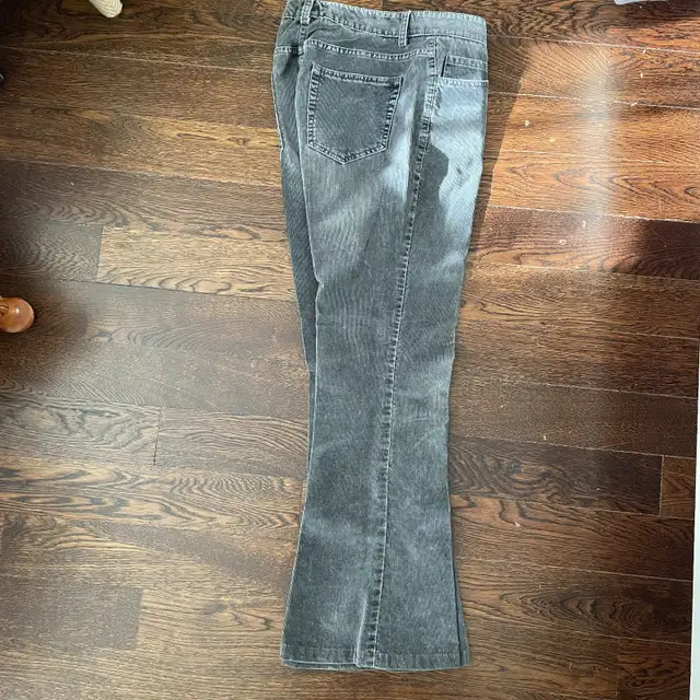 Theory Distressed Gray Corduroy Flare Pants-Size 0 in Women's - Bottoms in City of Toronto - Image 7