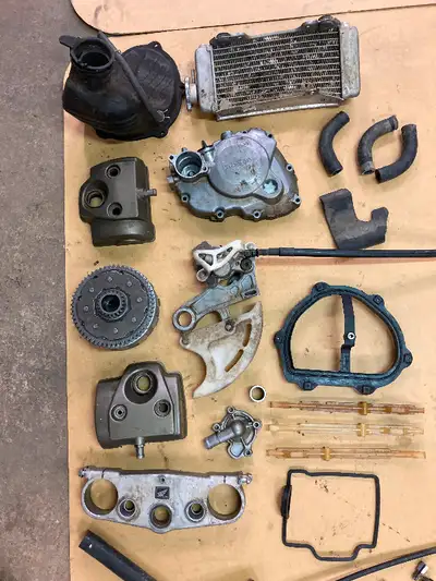 Parting out complete 2006 and 2007 CRF250R. Everything I have is shown in the pictures unless it is...