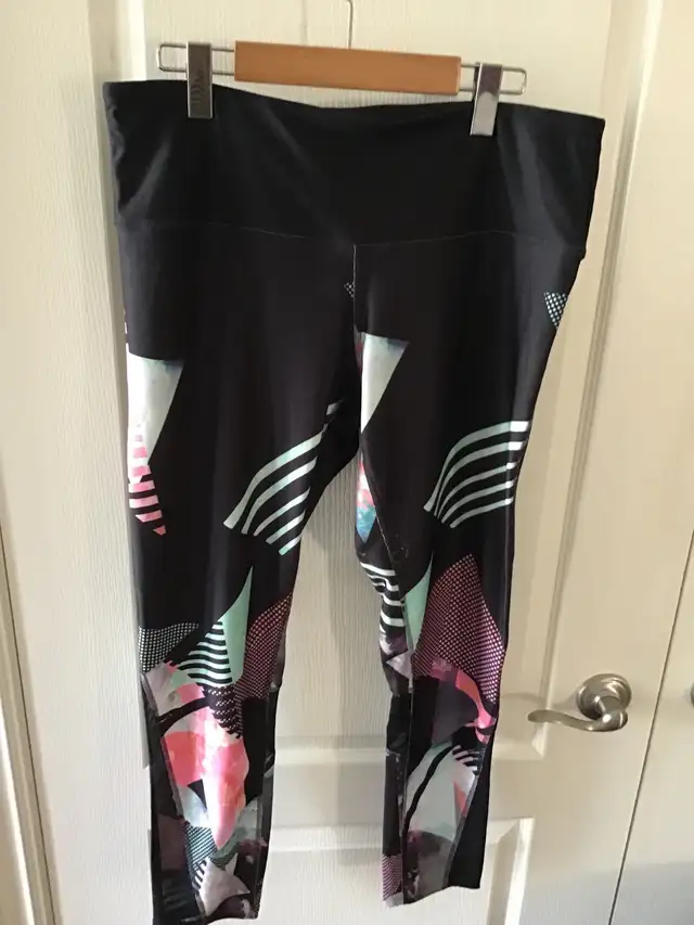 NX Sport Leggings in Women's - Bottoms in Markham / York Region - Image 4
