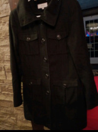 Manteau d' hiver  chic Roxy ,noir ,médium ,très beau et neuf